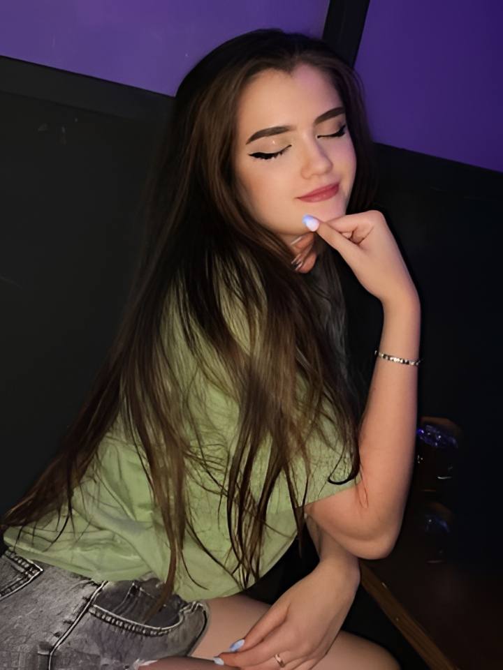 Алиса привлекальеная девушка из Саяногорск цена от 4000 руб