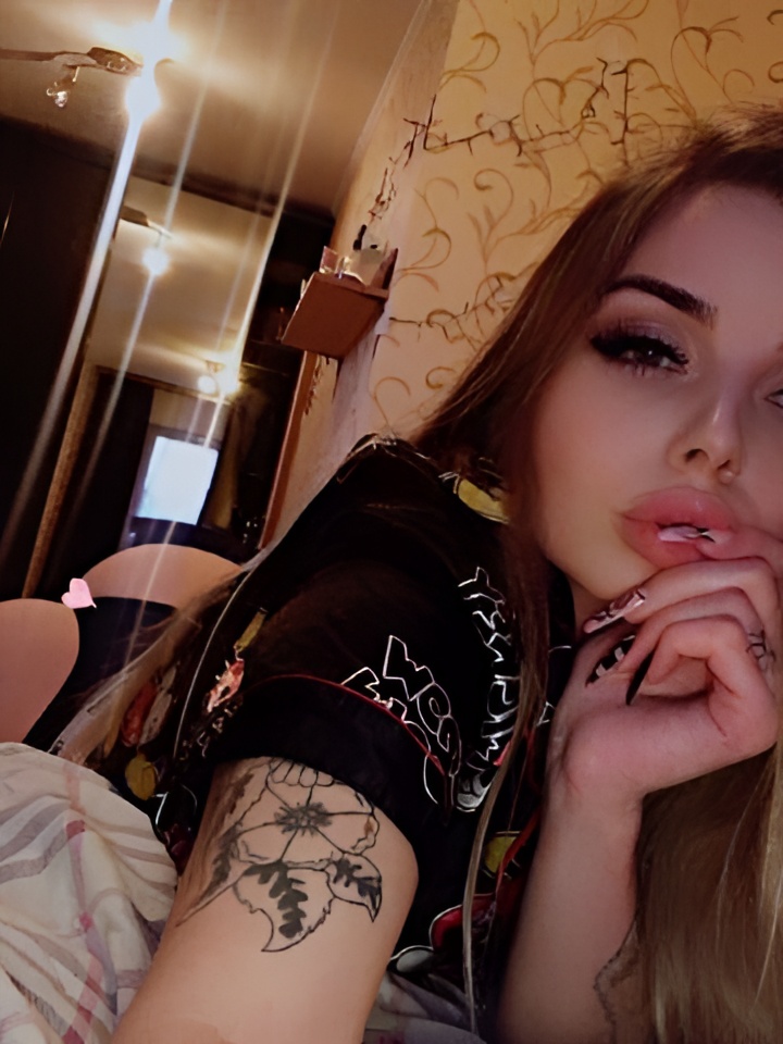 Вероника привлекальеная девушка из Саяногорск цена от 3000 руб