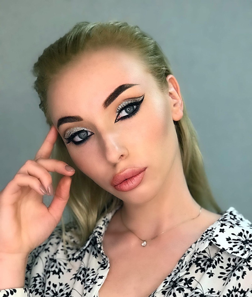 Рита привлекальеная девушка из Саяногорск цена от 3500 руб