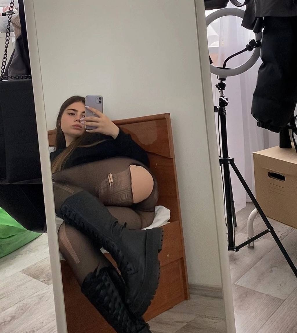 Жанна привлекальеная девушка из Саяногорск цена от 5000 руб