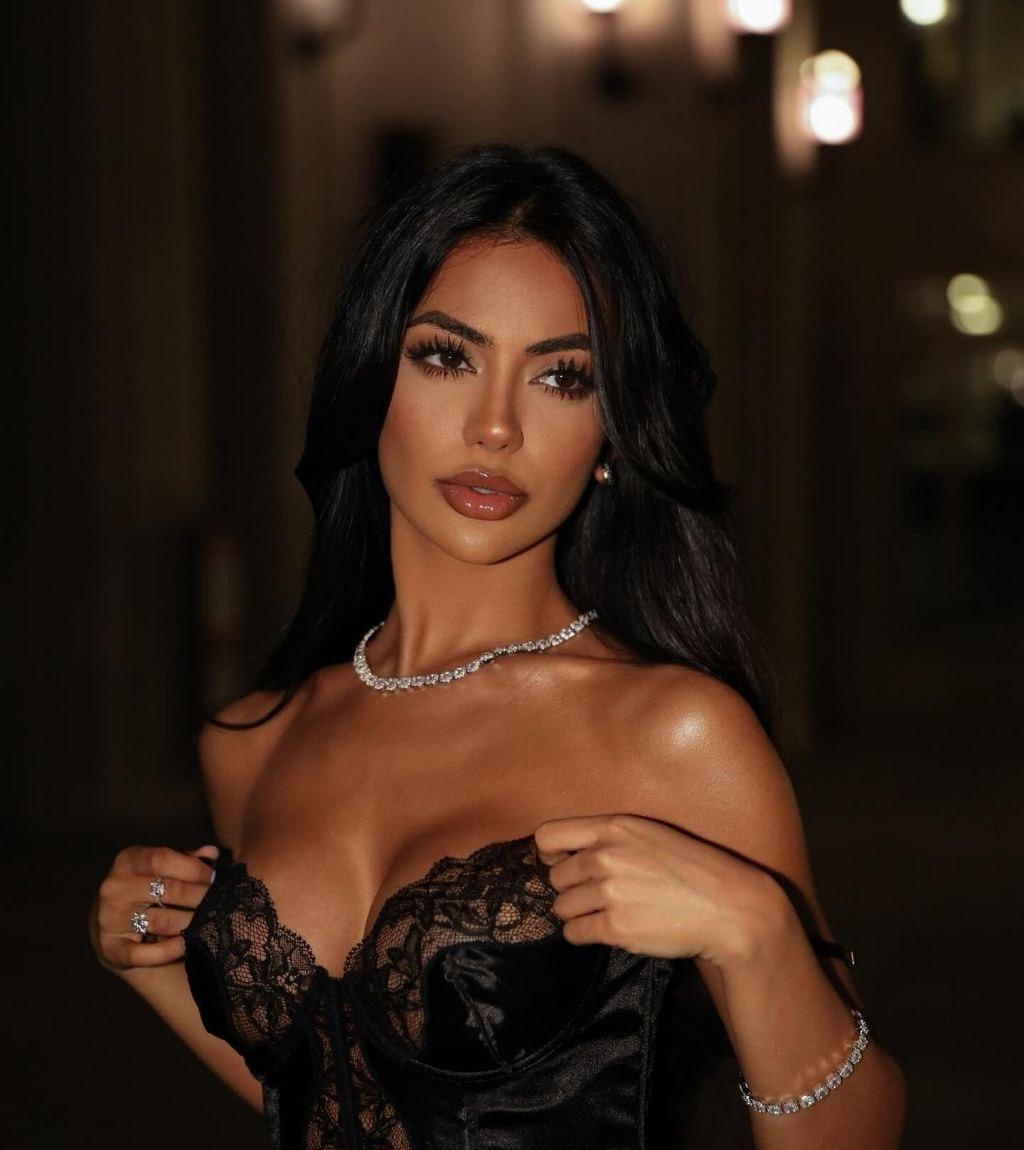 Милана привлекальеная девушка из Саяногорск цена от 4000 руб